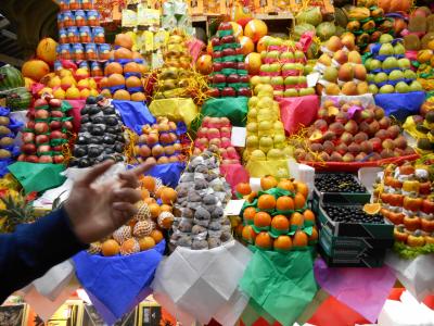 Viele neue Früchte die leider nicht bei uns wachsen . Viele neue Früchte die leider nicht bei uns wachsen .